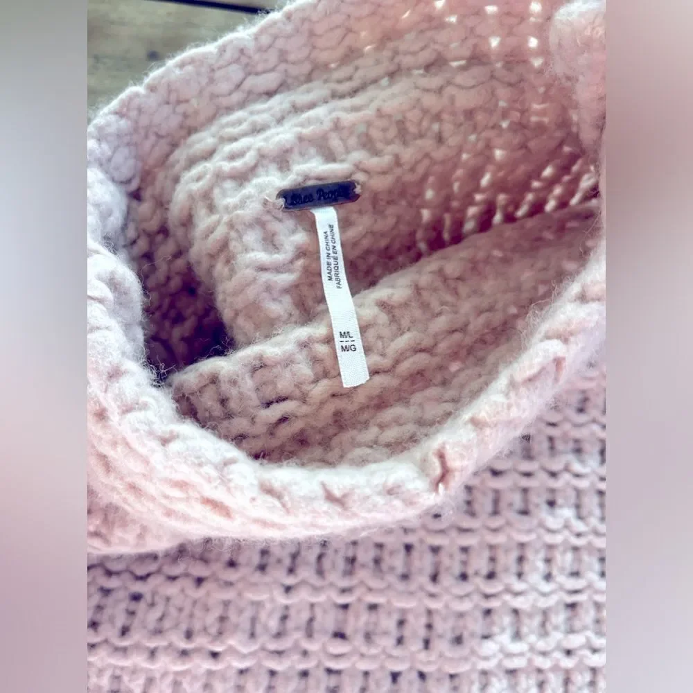 FREE PEOPLE RORY WOOL Cozy Pale Pink Sweater!